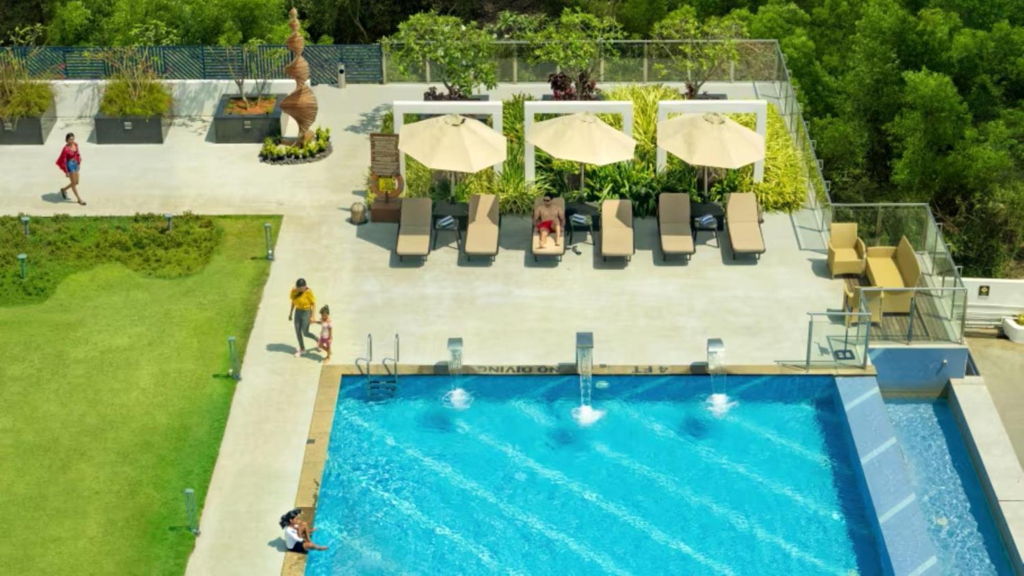 O By Tamara, Trivandrum Thiruvananthapuram Exterior foto The swimming pool at the hotel